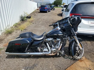 HARLEY-DAVIDSON FLHX STREET GLIDE