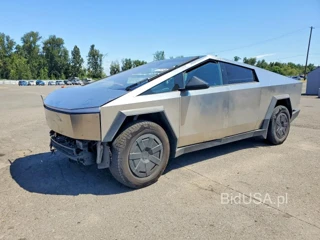 TESLA CYBERTRUCK