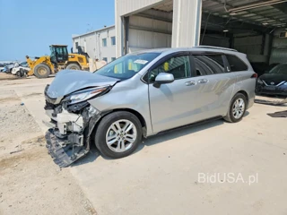 TOYOTA SIENNA LIMITED 7-PASSENGER