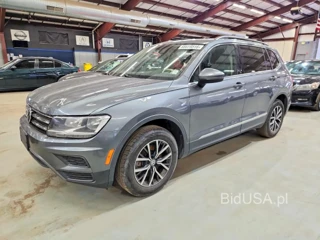 VOLKSWAGEN TIGUAN SE