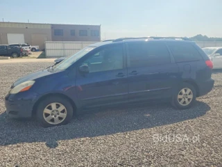 TOYOTA SIENNA LE 8-PASSENGER