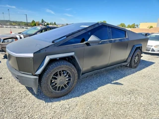 TESLA CYBERTRUCK
