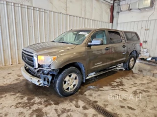 TOYOTA TUNDRA CREWMAX SR5