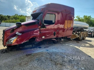 FREIGHTLINER CASCADIA 126