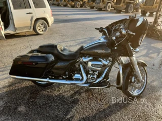 HARLEY-DAVIDSON FLHX STREET GLIDE