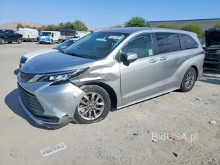 TOYOTA SIENNA LE