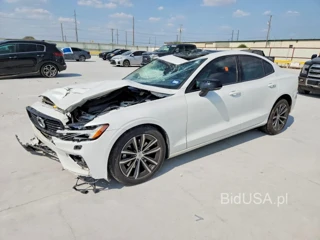 VOLVO S60 B5 MOMENTUM