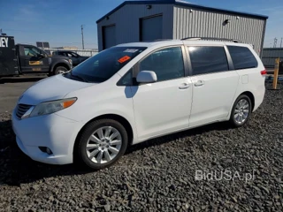 TOYOTA SIENNA XLE 7-PASSENGER