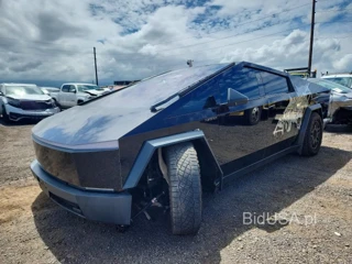 TESLA CYBERTRUCK