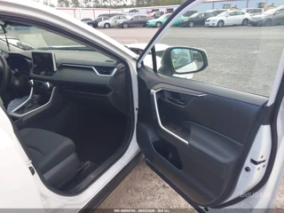 TOYOTA TOYOTA RAV4 LE