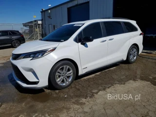 TOYOTA SIENNA XSE