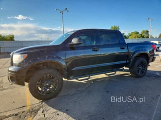 TOYOTA TUNDRA CREWMAX SR5