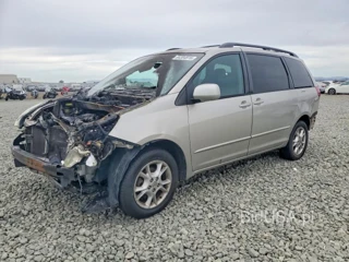 TOYOTA SIENNA XLE 7 PASSENGER