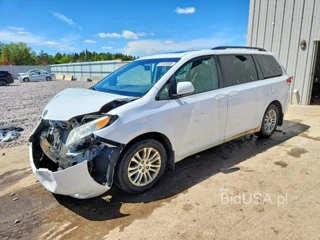 TOYOTA SIENNA XLE 8-PASSENGER