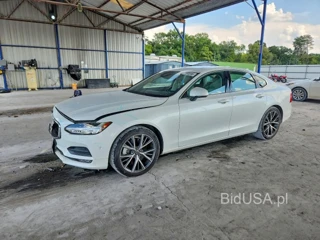 VOLVO S90 T6 MOMENTUM