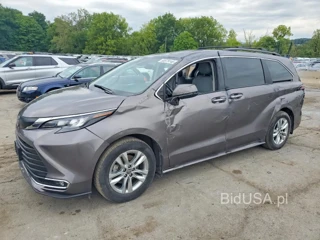 TOYOTA SIENNA XLE 7-PASSENGER