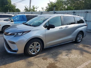 TOYOTA SIENNA XSE