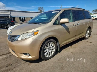 TOYOTA SIENNA XLE 7-PASSENGER