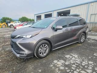 TOYOTA SIENNA XLE