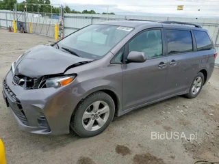 TOYOTA SIENNA LE