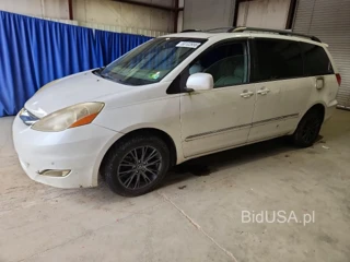 TOYOTA SIENNA XLE LIMITED 7 PASSENGER