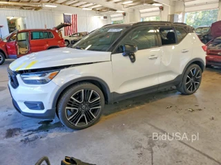 VOLVO XC40 T5 R-DESIGN