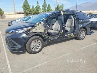 TOYOTA SIENNA XLE 8-PASSENGER