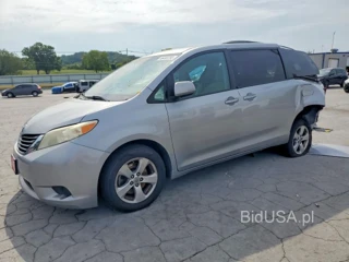 TOYOTA SIENNA LE
