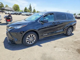 TOYOTA SIENNA LE