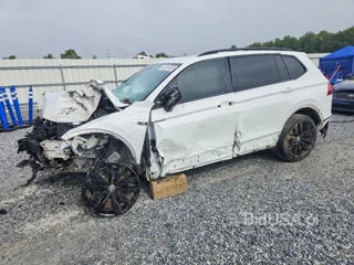 VOLKSWAGEN TIGUAN SE