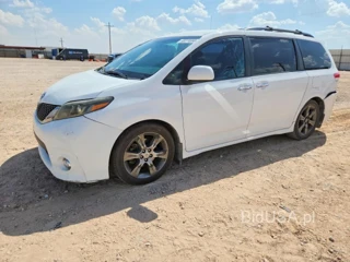 TOYOTA SIENNA SE