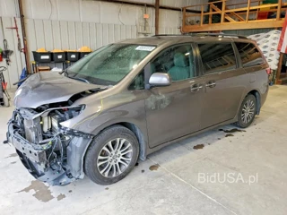 TOYOTA SIENNA XLE 8-PASSENGER
