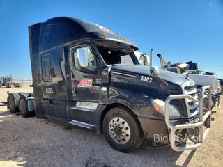 FREIGHTLINER CASCADIA 126