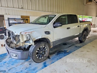 NISSAN TITAN PRO-4X