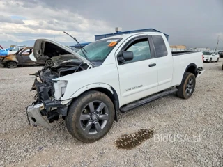 NISSAN TITAN SV