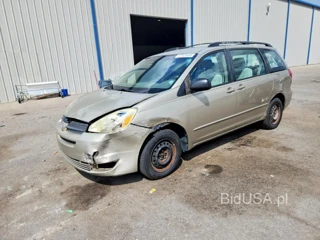 TOYOTA SIENNA CE 7 PASSENGER