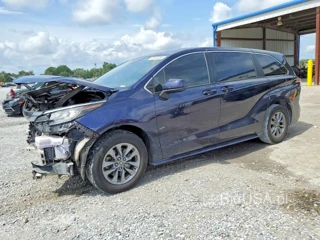 TOYOTA SIENNA LE