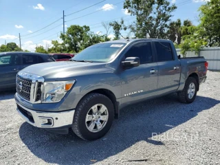 NISSAN TITAN SV