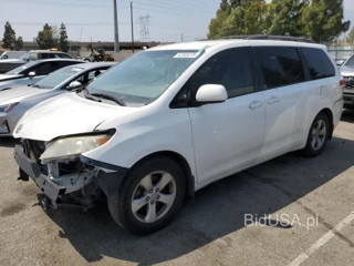 TOYOTA SIENNA LE
