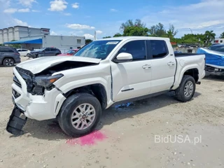 TOYOTA TACOMA SR5