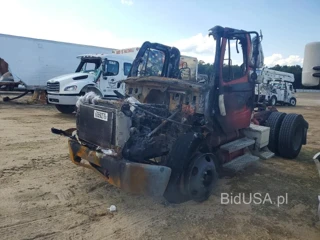 FREIGHTLINER M2