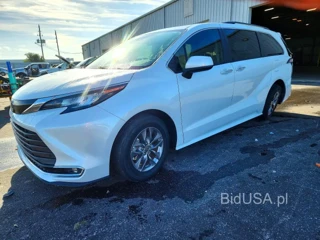 TOYOTA SIENNA XLE