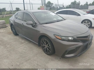 TOYOTA TOYOTA CAMRY SE