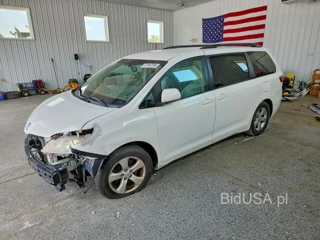 TOYOTA SIENNA LE