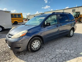 TOYOTA SIENNA LE 8-PASSENGER