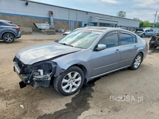 NISSAN MAXIMA SE