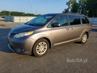 TOYOTA SIENNA XLE 8-PASSENGER