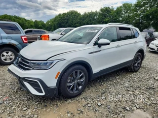 VOLKSWAGEN TIGUAN SE