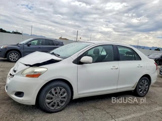 TOYOTA YARIS BASE