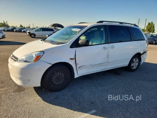 TOYOTA SIENNA LE 8 PASSENGER